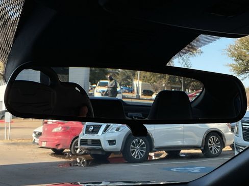 Used 2025 Toyota Camry SE image 28