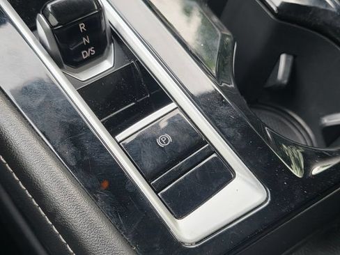 Used 2024 Volkswagen Atlas SE FWD image 31