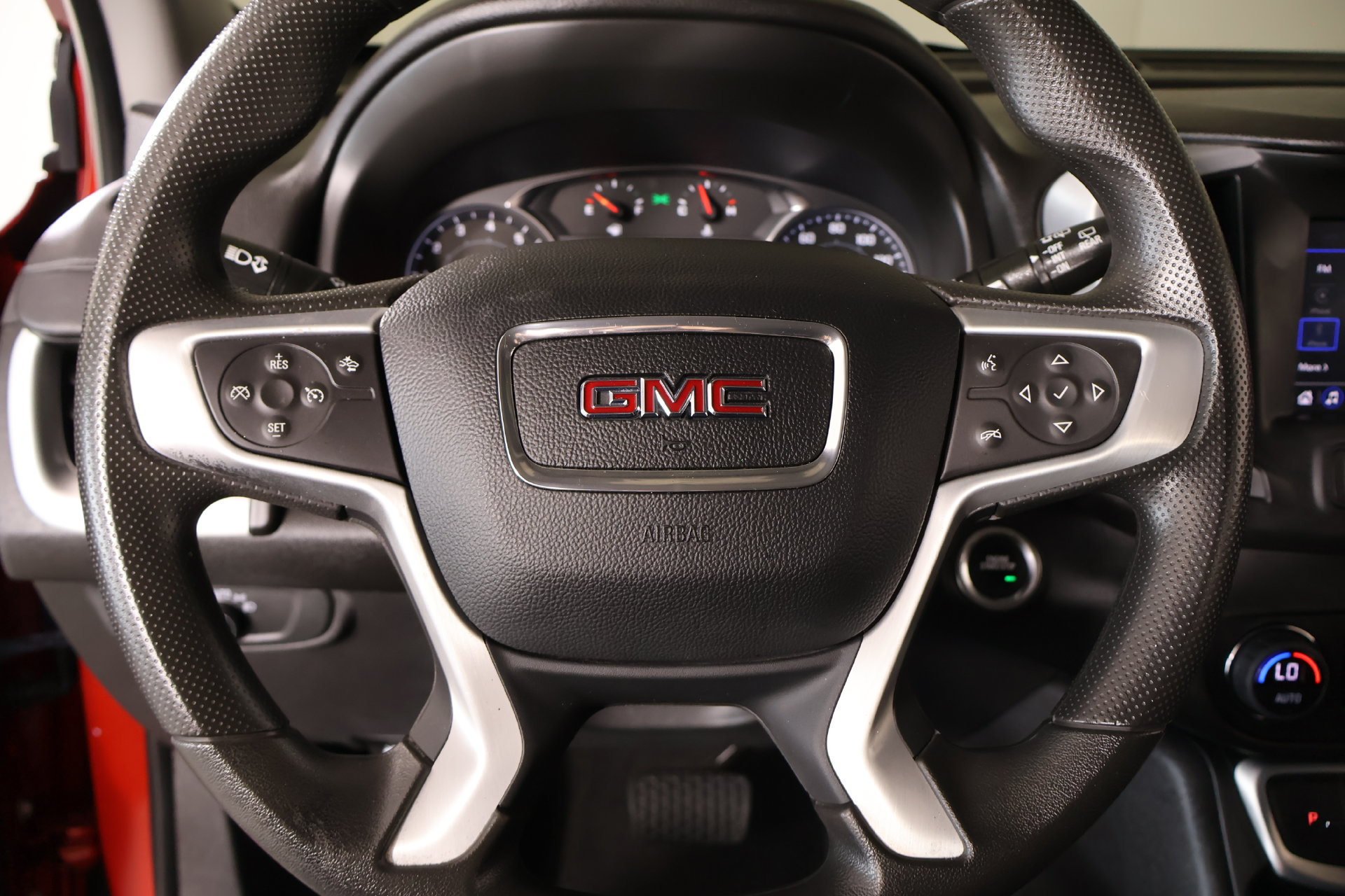 Used 2023 GMC Terrain SLE w/ Driver Convenience Package FWD image 3