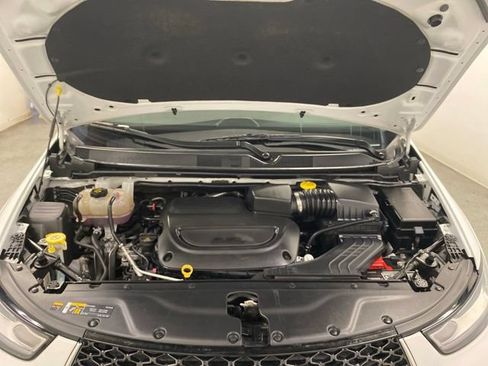 Used 2023 Chrysler Pacifica Touring-L FWD image 28