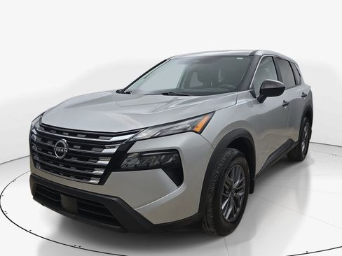 Used 2025 Nissan Rogue S AWD/4WD image 8
