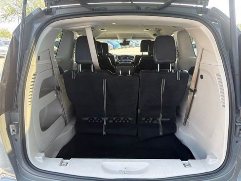 Used 2022 Chrysler Pacifica Touring-L FWD image 13