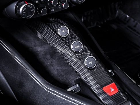 Used 2015 Ferrari California T image 37