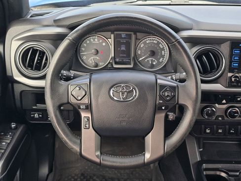 Used 2017 Toyota Tacoma TRD Sport w/ Premium & Technology Package AWD/4WD image 17