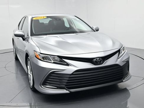 Used 2024 Toyota Camry LE AWD/4WD image 2