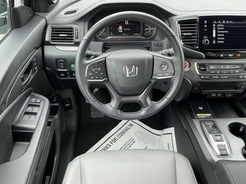 Used 2025 Honda Passport EX-L image 12