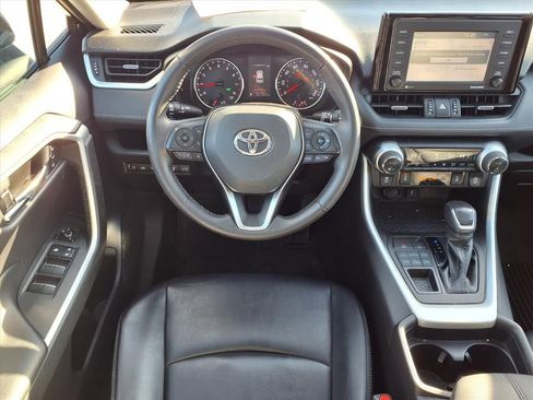Used 2020 Toyota RAV4 XLE Premium image 3