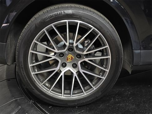 Used 2021 Porsche Cayenne image 29