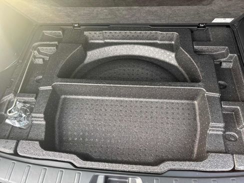 Used 2023 Subaru Forester Premium image 44