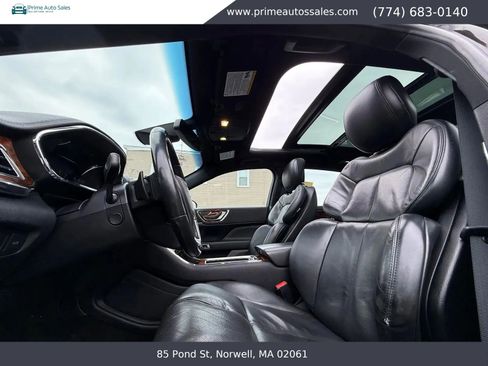 Used 2017 Lincoln Continental Select w/ Climate Package AWD/4WD image 11
