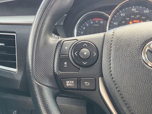 Used 2015 Toyota Corolla LE FWD image 28