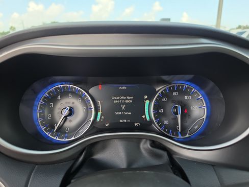 Used 2023 Chrysler Pacifica Touring-L FWD image 19