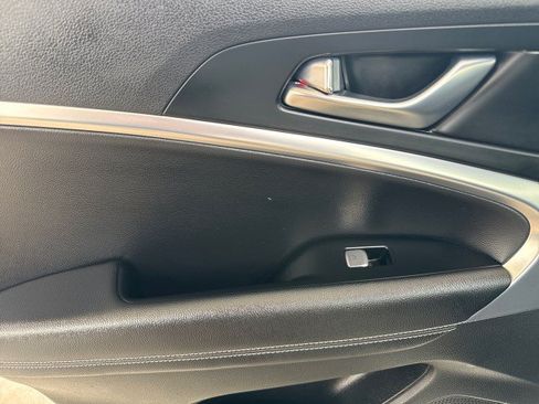 Used 2025 Genesis G70 2.5T AWD/4WD image 6