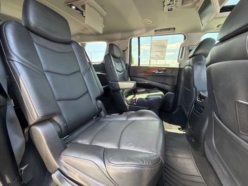 Used 2019 Cadillac Escalade ESV Premium Luxury AWD/4WD image 32