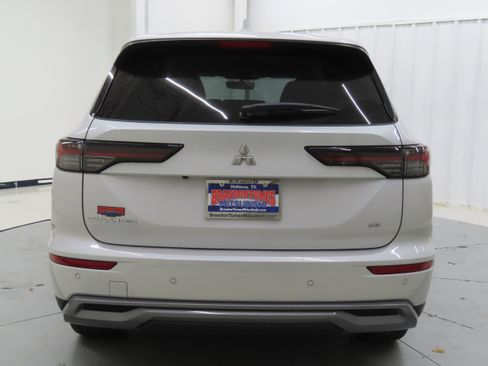 New 2025 Mitsubishi Outlander SE image 4