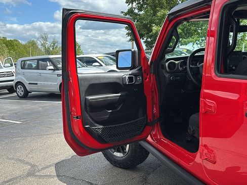 Used 2018 Jeep Wrangler Unlimited Sport S AWD/4WD image 11
