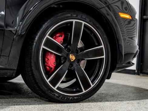 Used 2021 Porsche Cayenne GTS w/ Premium Package AWD/4WD image 70