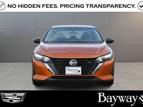 Used 2025 Nissan Sentra SR FWD image 2