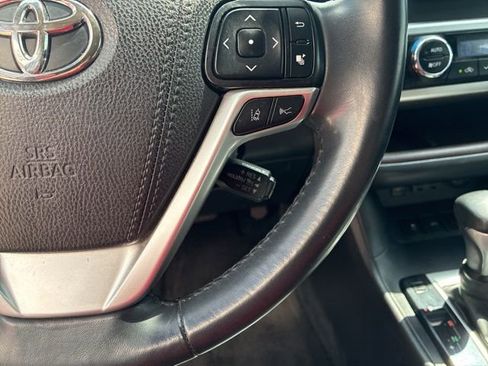 Used 2019 Toyota Highlander XLE image 23