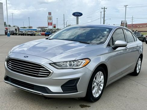 Used 2020 Ford Fusion SE FWD image 2