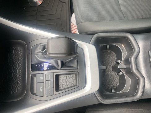 Used 2022 Toyota RAV4 LE image 26