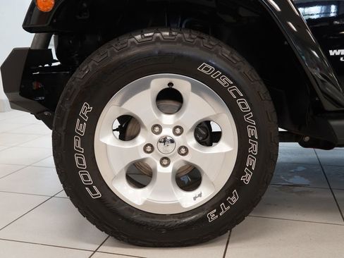 Used 2014 Jeep Wrangler Unlimited Sahara w/ Connectivity Group AWD/4WD image 15
