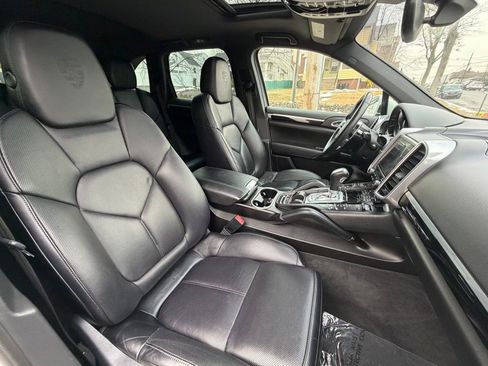 Used 2017 Porsche Cayenne Platinum Edition image 11