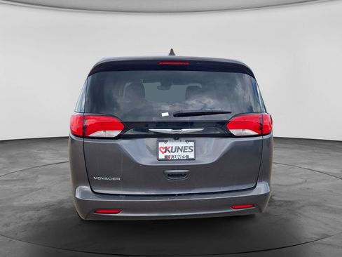 Used 2023 Chrysler Voyager LX FWD image 8