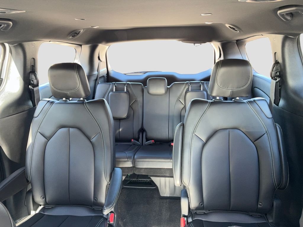 New 2027 Chrysler Pacifica Select FWD image 17