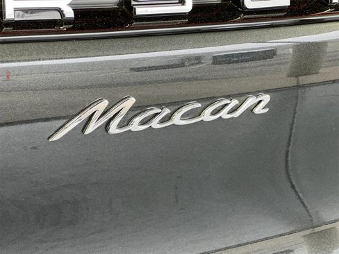 Used 2025 Porsche Macan image 33