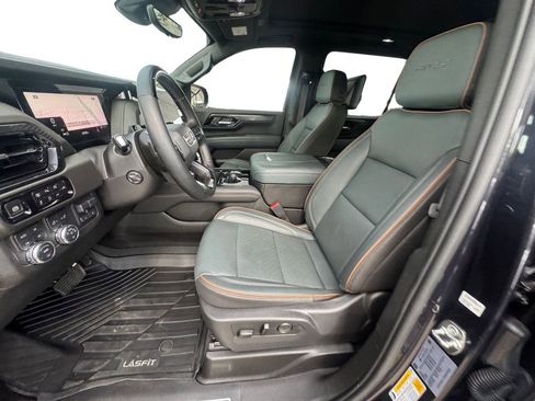Used 2025 GMC Yukon XL AT4 w/ AT4 Premium Plus Package AWD/4WD image 10