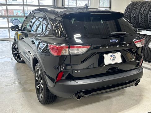 Used 2022 Ford Escape SE w/ SE Sport Appearance Package image 6