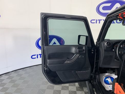 Used 2017 Jeep Wrangler Unlimited Sport AWD/4WD image 13