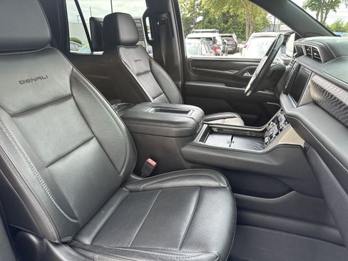 Used 2021 GMC Yukon Denali w/ Denali Premium Package AWD/4WD image 13