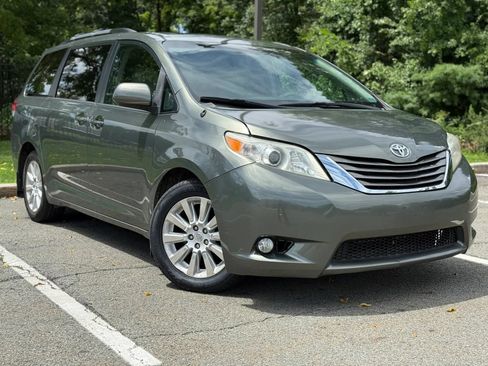 Used 2014 Toyota Sienna XLE AWD/4WD image 1