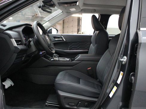 New 2026 Mitsubishi Outlander SEL image 6