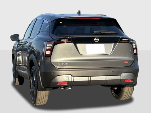 New 2026 Nissan Kicks SR image 3