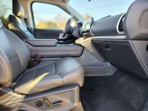 New 2025 Ford Expedition Max Active image 8