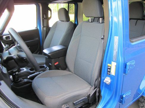 Used 2024 Jeep Wrangler Unlimited AWD/4WD image 15
