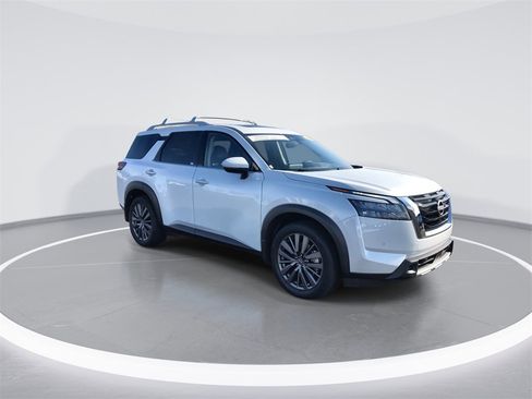 Used 2025 Nissan Pathfinder SL w/ SL Premium Package image 2