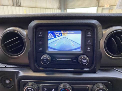 Used 2019 Jeep Wrangler Sport AWD/4WD image 40