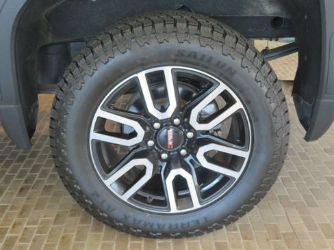 Used 2021 GMC Sierra 1500 AT4 w/ AT4 Value Package AWD/4WD image 8