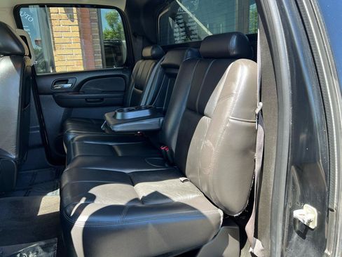 Used 2011 Chevrolet Avalanche LT AWD/4WD image 21