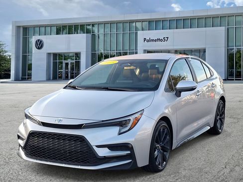 Used 2025 Toyota Corolla SE FWD image 3