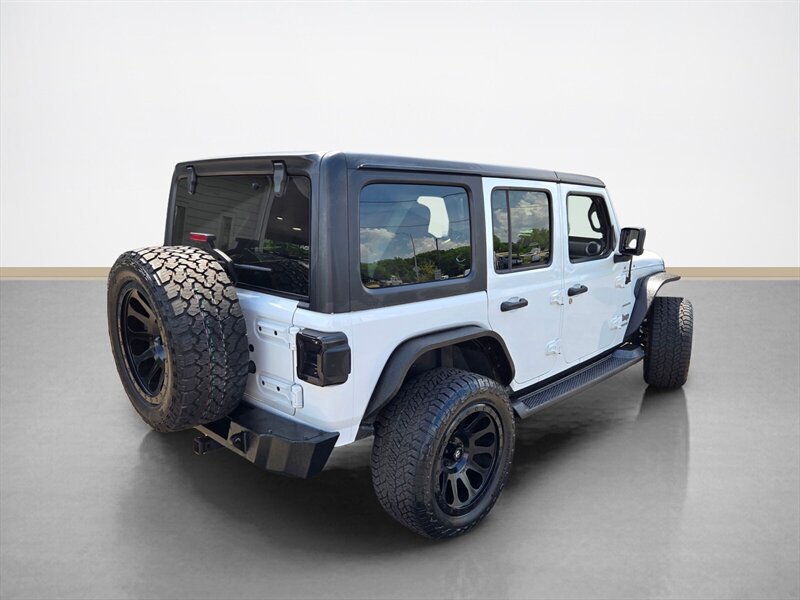 Used 2020 Jeep Wrangler Unlimited Sahara w/ Cold Weather Group AWD/4WD image 4