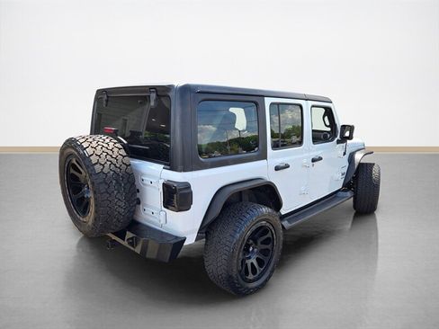 Used 2020 Jeep Wrangler Unlimited Sahara w/ Cold Weather Group AWD/4WD image 4