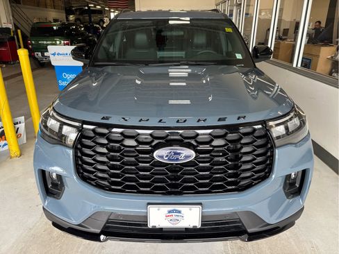 New 2026 Ford Explorer ST-Line w/ ST-Line Street Pack AWD/4WD image 2