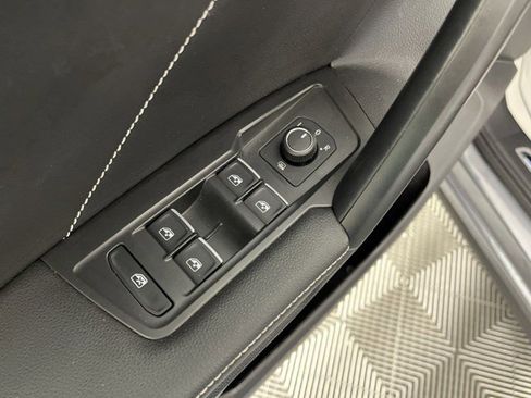 Used 2023 Volkswagen Tiguan SE R-Line FWD image 27