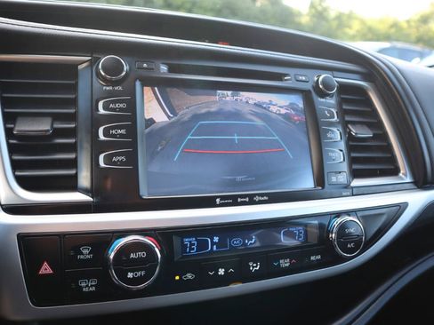 Used 2018 Toyota Highlander SE AWD/4WD image 25