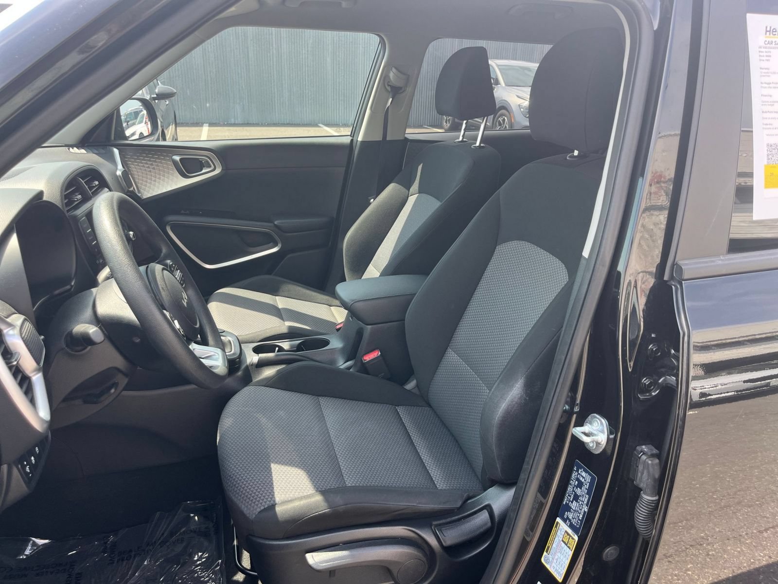 Used 2025 Kia Soul LX w/ LX Technology Package FWD image 33